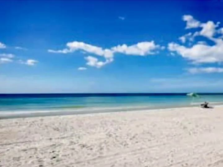 Condo (Apartment) in Barefoot Beach